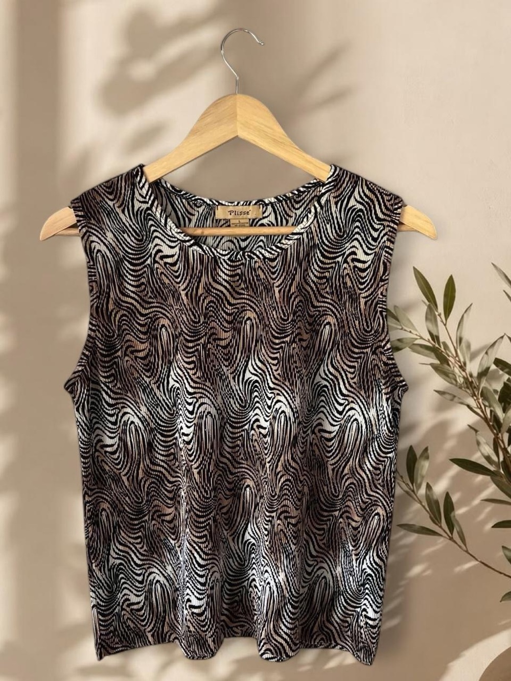 Sleeveless Zebra-Pattern Tank Top in Black & White